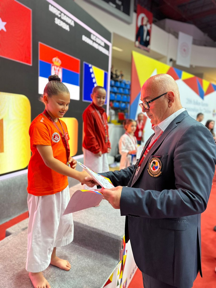 akik1995's tweet photo. Balkan karate şampiyonası https://t.co/cvR8272UKg
