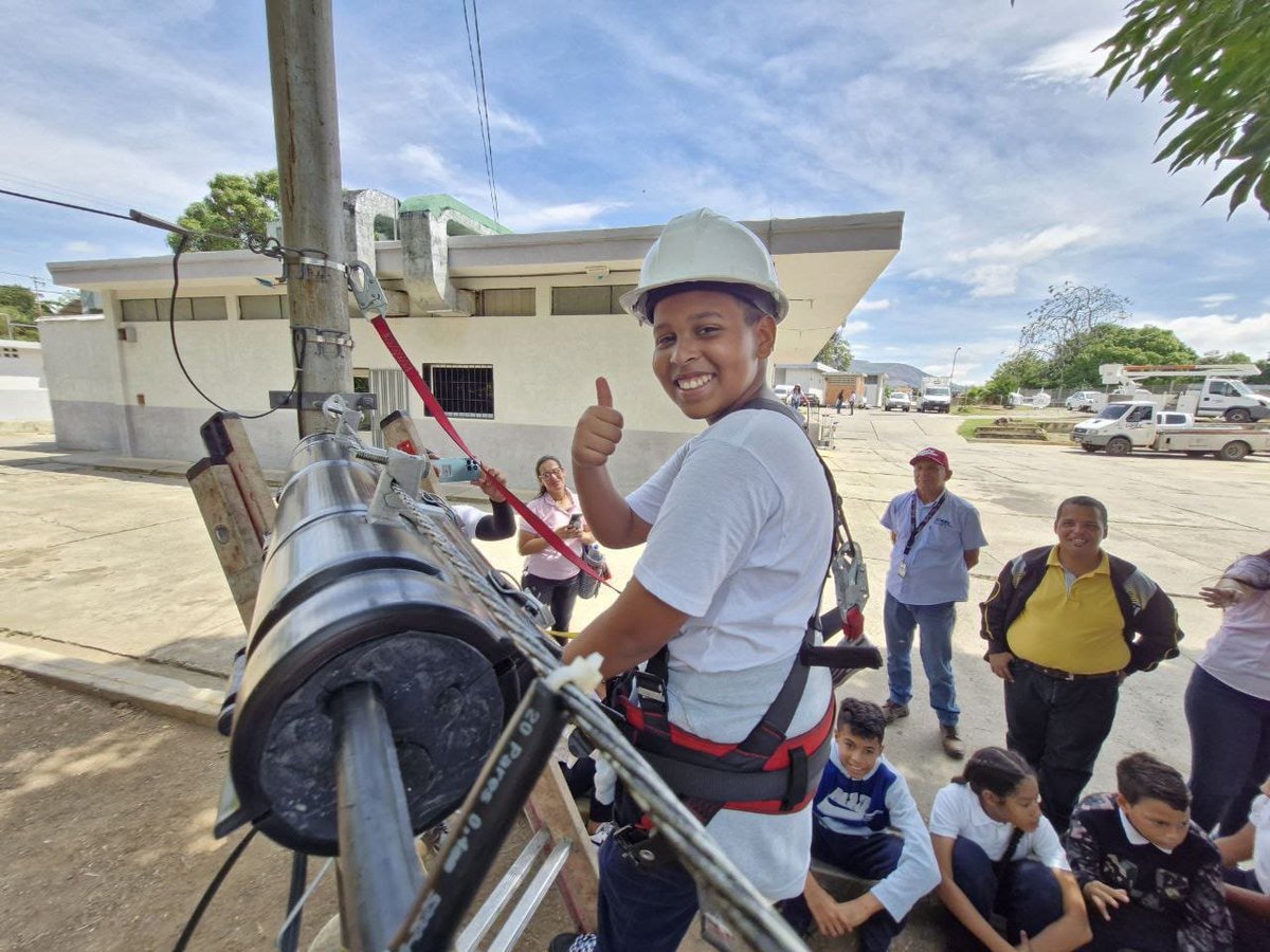 #7Jun Cantv impulsa interés por las telecomunicaciones en niños y niñas de Lara y Portuguesa

☑️ La actividad forma parte del Programa Nacional "Semilleros Científicos" de la <a href="/GMCiencia/">Gran Misión Ciencia, Tecnología e Innovación</a> que se mantiene desplegado en todo el país ➡️tinyurl.com/mw4s4yky

#VamosPaLanteVenezuela