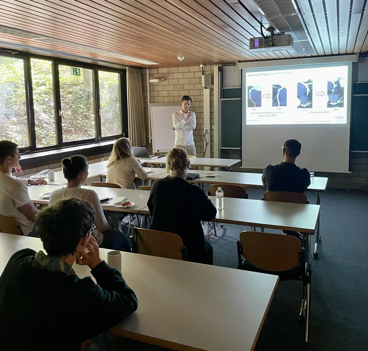 Young DGK (@youngdgk) on Twitter photo It’s Workshop time! 👐🏼🤓
1️⃣ Jürgen Fritsch zu #Polysomnographie und #Spiroergometrie 🫁
2️⃣ <a href="/Kardiophil/">Philipp Breitbart</a> zur Plaqueanalyse im Koronar-CT 🫀
#SummerSchool24 <a href="/JLRiess/">Jan Rieß</a> <a href="/IljaBergt/">Ilja Bergt</a> <a href="/_Ramona_Schmitt/">Ramona Schmitt</a> <a href="/Hannah_Billig_/">Hannah Billig</a> It’s Workshop time! 👐🏼🤓
1️⃣ Jürgen Fritsch zu #Polysomnographie und #Spiroergometrie 🫁
2️⃣ <a href="/Kardiophil/">Philipp Breitbart</a> zur Plaqueanalyse im Koronar-CT 🫀
#SummerSchool24 <a href="/JLRiess/">Jan Rieß</a> <a href="/IljaBergt/">Ilja Bergt</a> <a href="/_Ramona_Schmitt/">Ramona Schmitt</a> <a href="/Hannah_Billig_/">Hannah Billig</a>