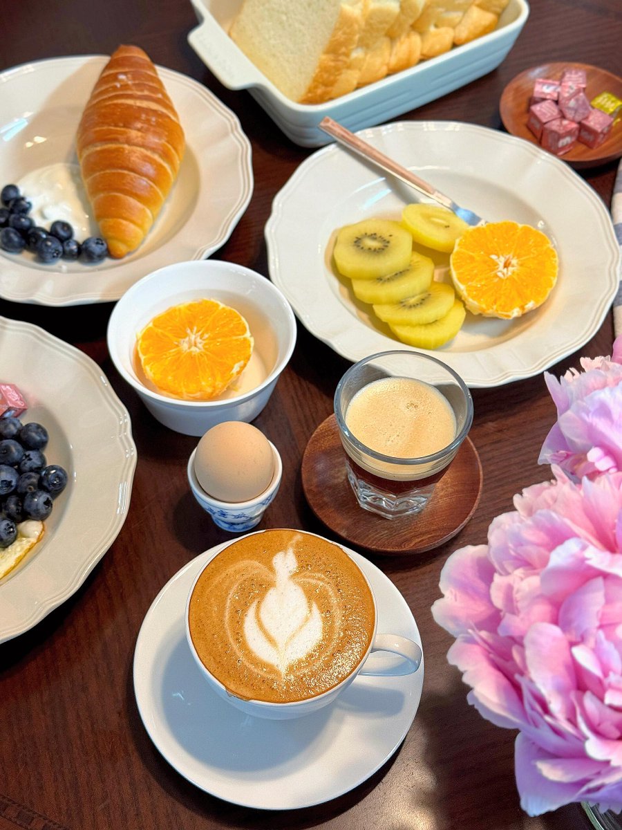 Sacha40989764's tweet photo. Breakfast: gentle, calm, powerful, beautiful!
Subconsciously reminding myself
I am lucky
I am happy❤️
Gentle, calm, powerful, beautiful
I hope I can be like this https://t.co/QNvBnBUA19