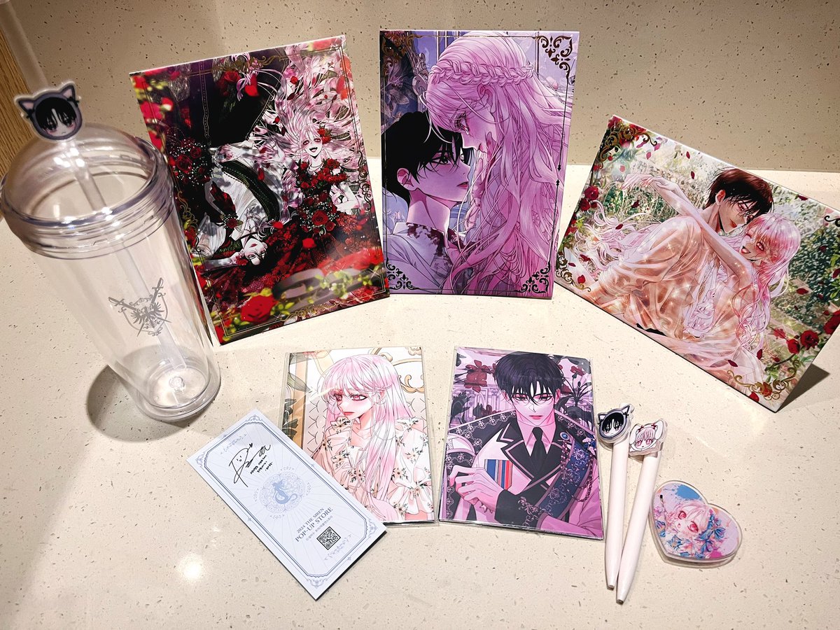 #세이렌팝업 다녀왔습니다!
예쁜 굿즈들이 너무 많았는데 막상 돌아오니 찍은 사진이 없더라고요.. 구경하느라 정신이 없었나봅니다😭
실물로 보면 사진이랑 비교할 수 없이 반짝반짝 예쁜데 꼭 한번 가보셨으면 좋겠어요!
8일은 포야 작가님의 사인회도 있다고 하니 많관부✨