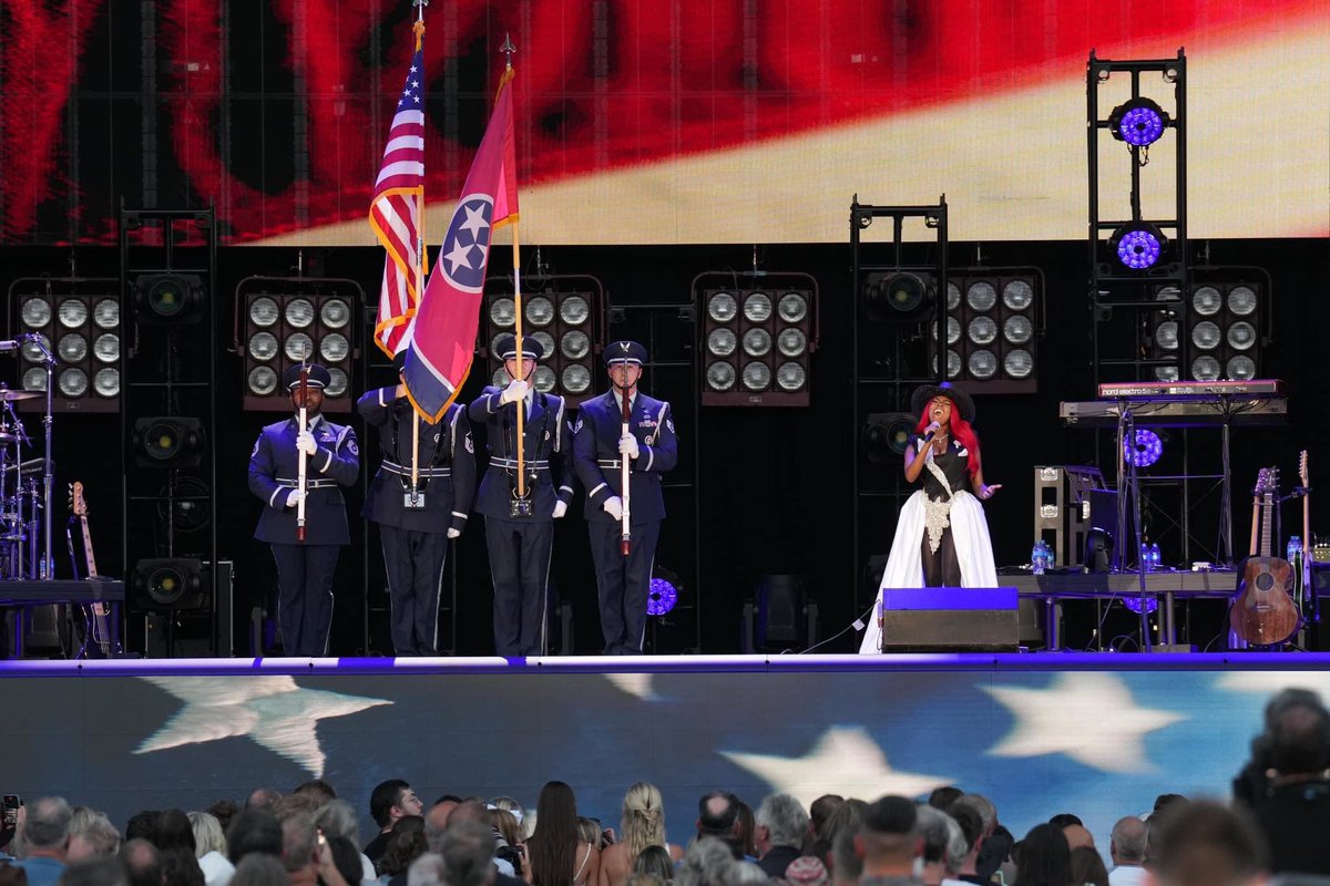 ✈️ ICYMI members of the <a href="/118thWing/">118TH Wing</a> shared the stage with <a href="/CountryMusic/">CMA Country Music</a> last night.