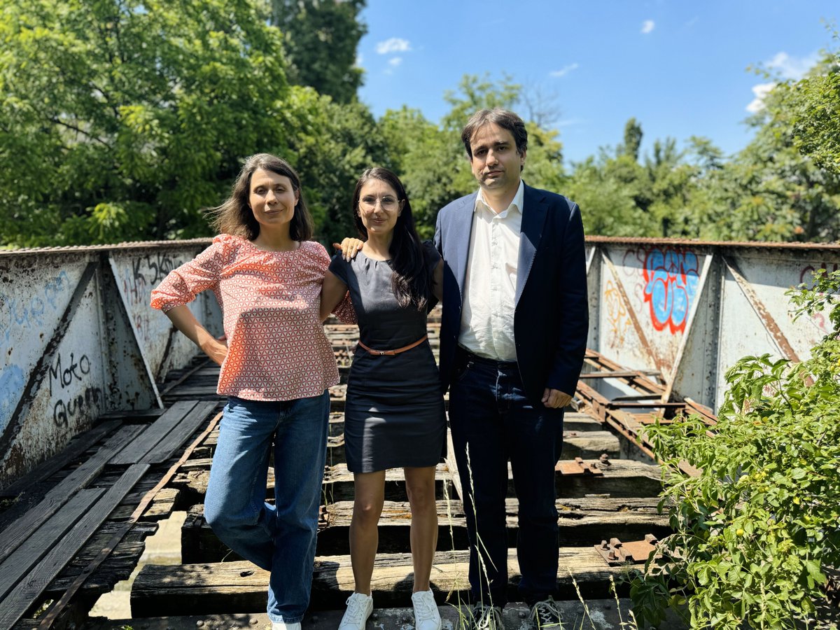 Знаете ли, къде е границата между 23-ти, 24-ти и 25-ти МИР (трите района на София, в които се гласува на парламентарни избори). И аз не знаех до вчера. Оказа се, че е във владайската река, на границата между районите Красна поляна, Възраждане и Красно село. Там, в храсталаците,