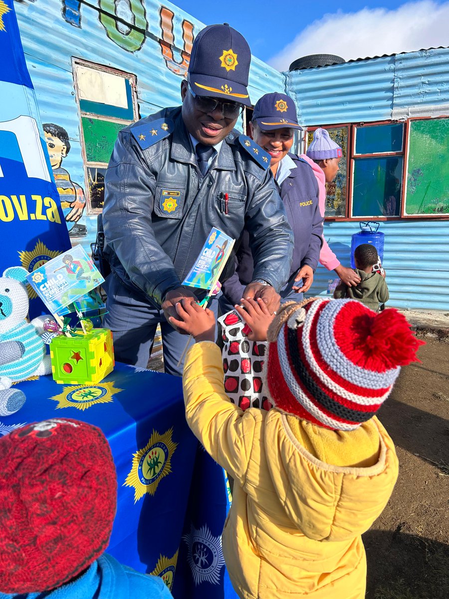 SAPoliceService's tweet image. #sapsFS #ChildProtectionWeek2024
SAPS members, together with other stakeholders visited Bootshidi Day Care Centre and Kgomotso Day Care Centre in Thaba Nchu, Free State today. The children were treated with gifts and members taught them some valuable safety hints. NP