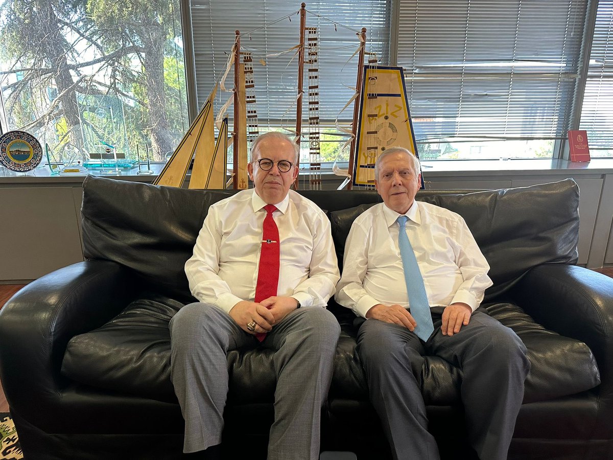 🇹🇷⚓️ Mavi Vatan Doktrinin Yazarı, Mavi Vatan Haritasının Çizeri, FETÖMETRE’nin oluşturucusu ve Fenerbahçe Kongre üyesi olarak;
FETÖ ile mücadelenin efsane ismi, Atatürkçü, Vatanperver Çok Kıymetli Başkanım Sayın Aziz Yıldırım’ı ziyaret etmekten ve Fenerbahçe Başkanlığı yarışında