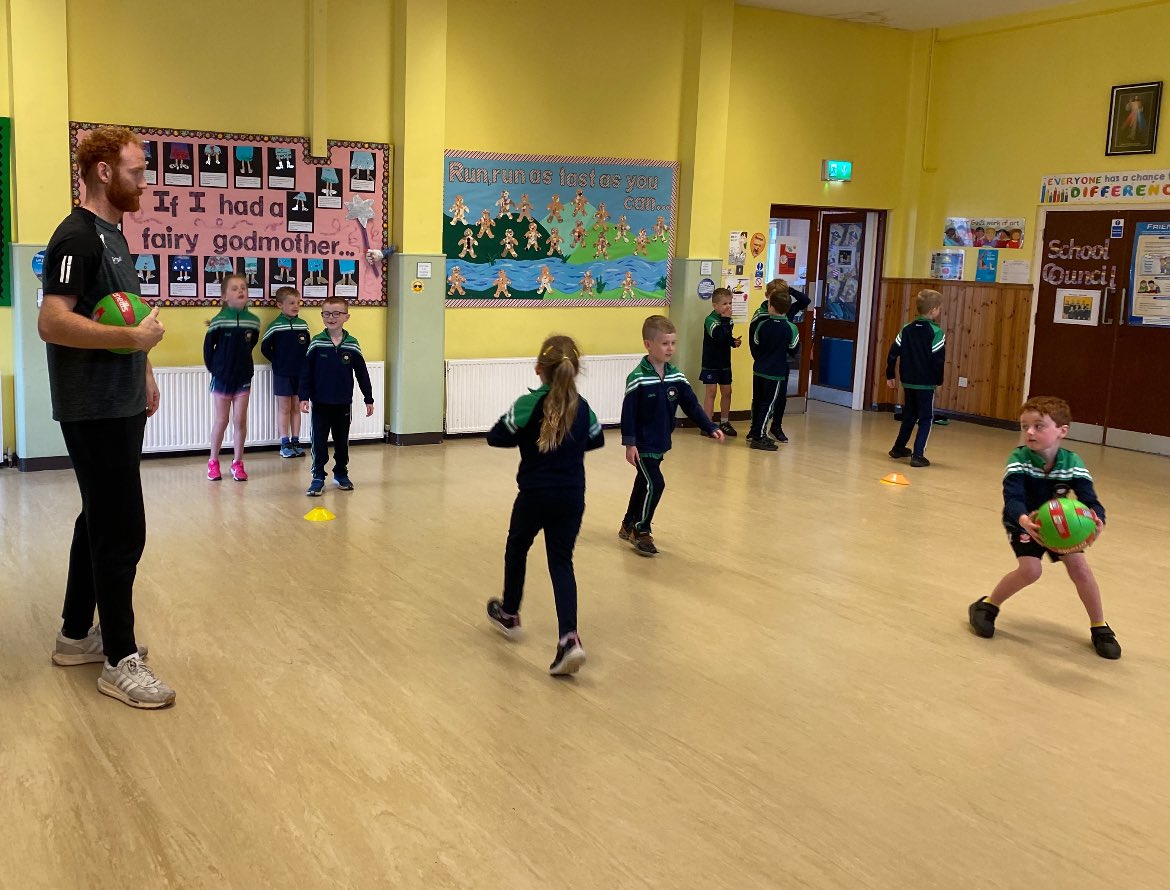 stpatricks_glen's tweet photo. A huge thanks to Glen and Derry star Conor Glass for taking the time to give our children a fantastic coaching session today. This opportunity was made possible by the O’Kane family who won the session as part of the "All About the Weans" fundraiser. https://t.co/dmgTdZC2AD
