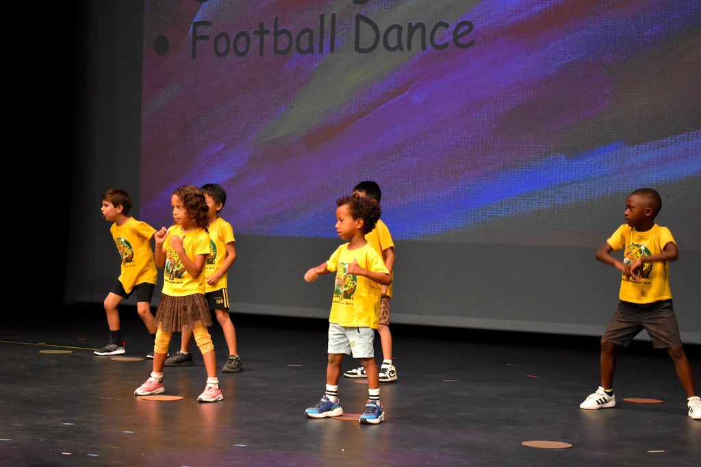 ISDakar's tweet photo. Our kindergarten assembly was an inquisitive and creative occasion as our students demonstrated all of the imaginative ways in which they have learnt from their art unit of inquiry learning through visual arts, dance and song. #ISDakar #Kindergarten #Assembly https://t.co/yl1XfL99qN