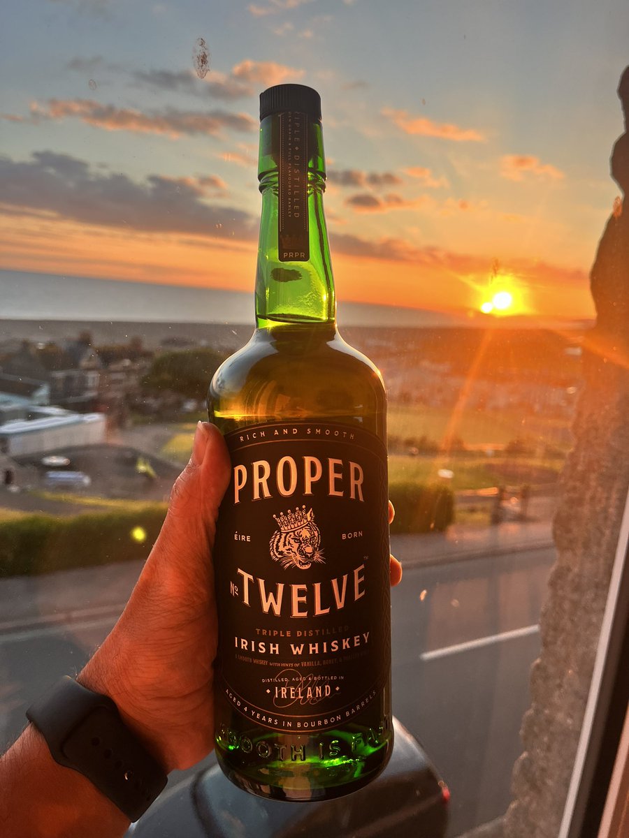 squibb32's tweet photo. Cheers @TheNotoriousMMA ching ching 🥃 happy 45th to me 🎂 🎁 #irishwhiskey https://t.co/hzAS2hJEOl