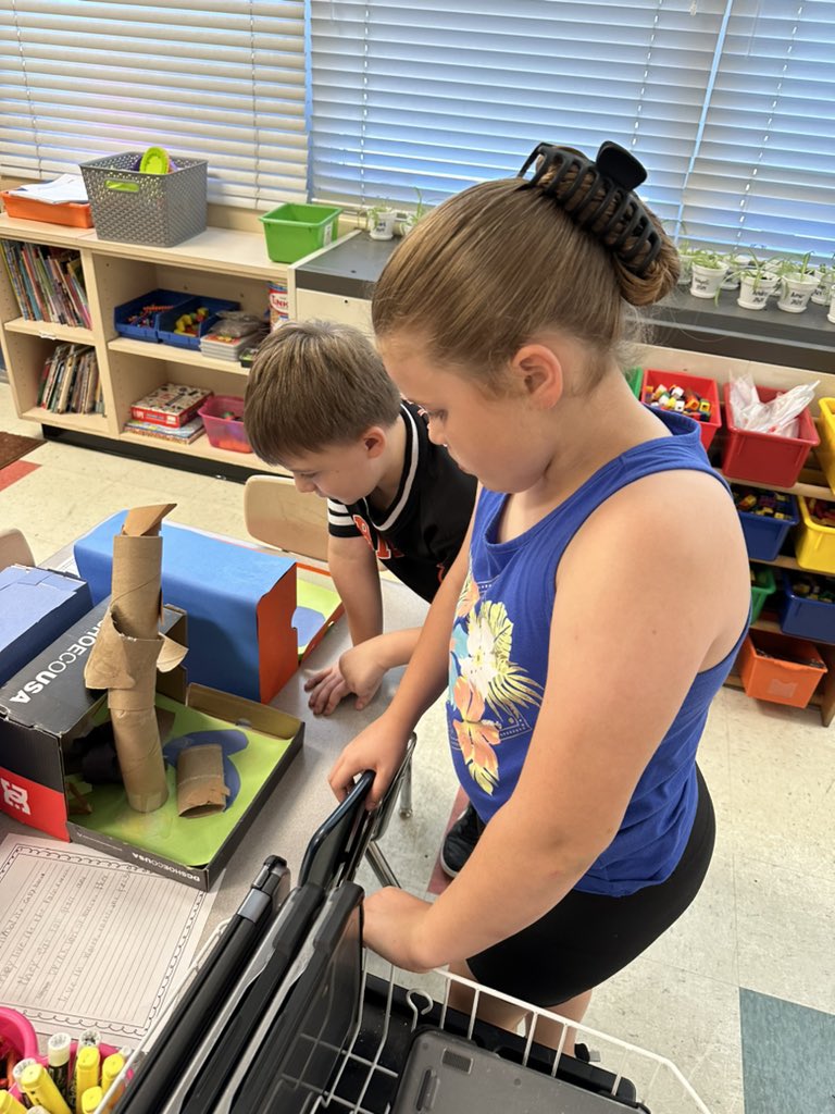 Adrienne Ross tweet media