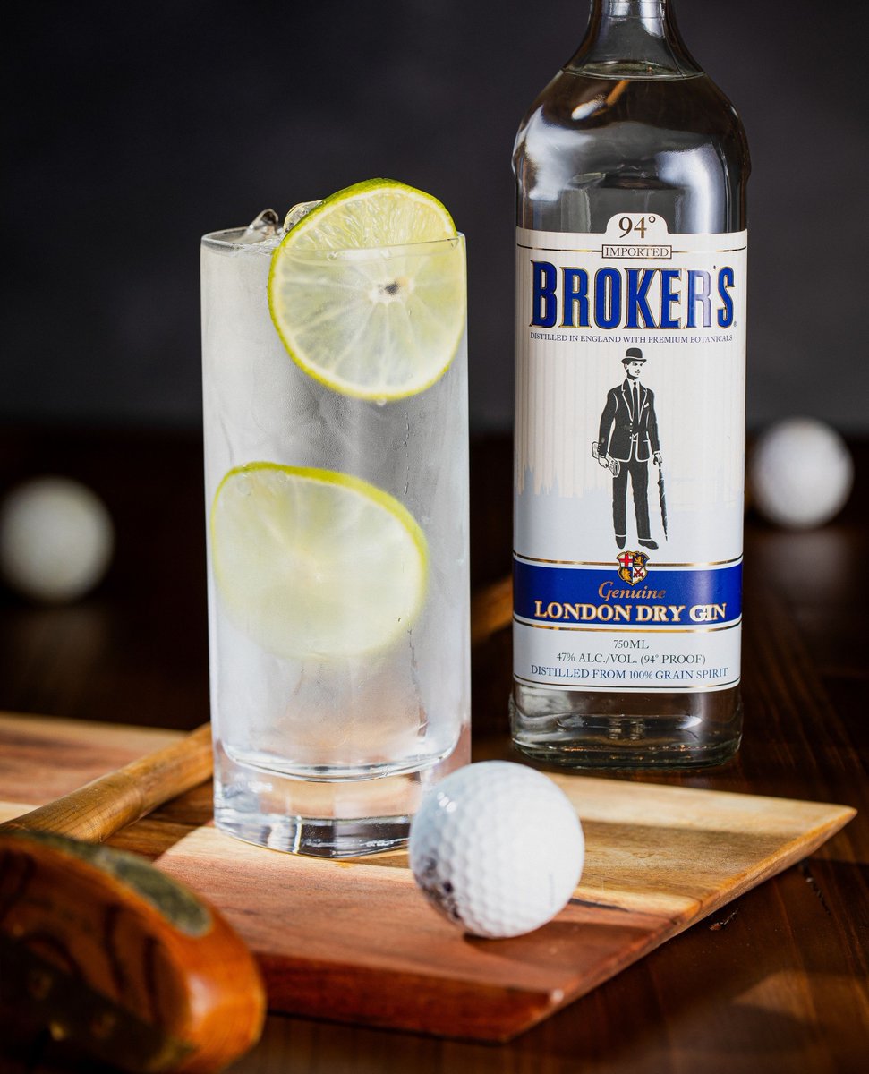 Who better to appreciate a cocktail that originated from a joke than dad. #fathersdaycocktails #brokersgin⁠
⁠
Broker's Tom Collins⁠
2 oz. Broker's Gin⁠
1 oz. lemon juice ⁠
0.5 oz. simple syrup⁠
2 oz. club soda⁠
Garnish with lemon ⁠
⁠
#tomcollinshoax #dadjokes #classic