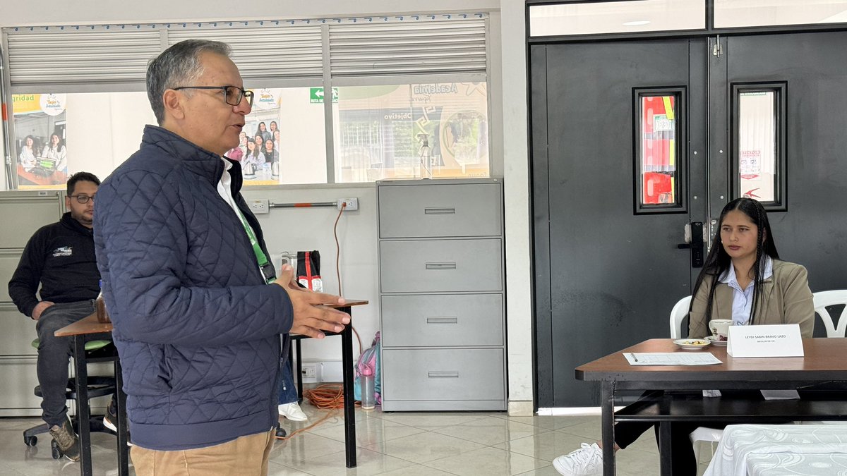 SENANarino's tweet photo. #AEstaHora | director regional (e) Bernardo Chamorro presenta ante el Consejo Regional del @SENANarino los compromisos cumplidos y que fueron acordados en reuniones anteriores. #Tuquerres https://t.co/QXTXuTVyBC