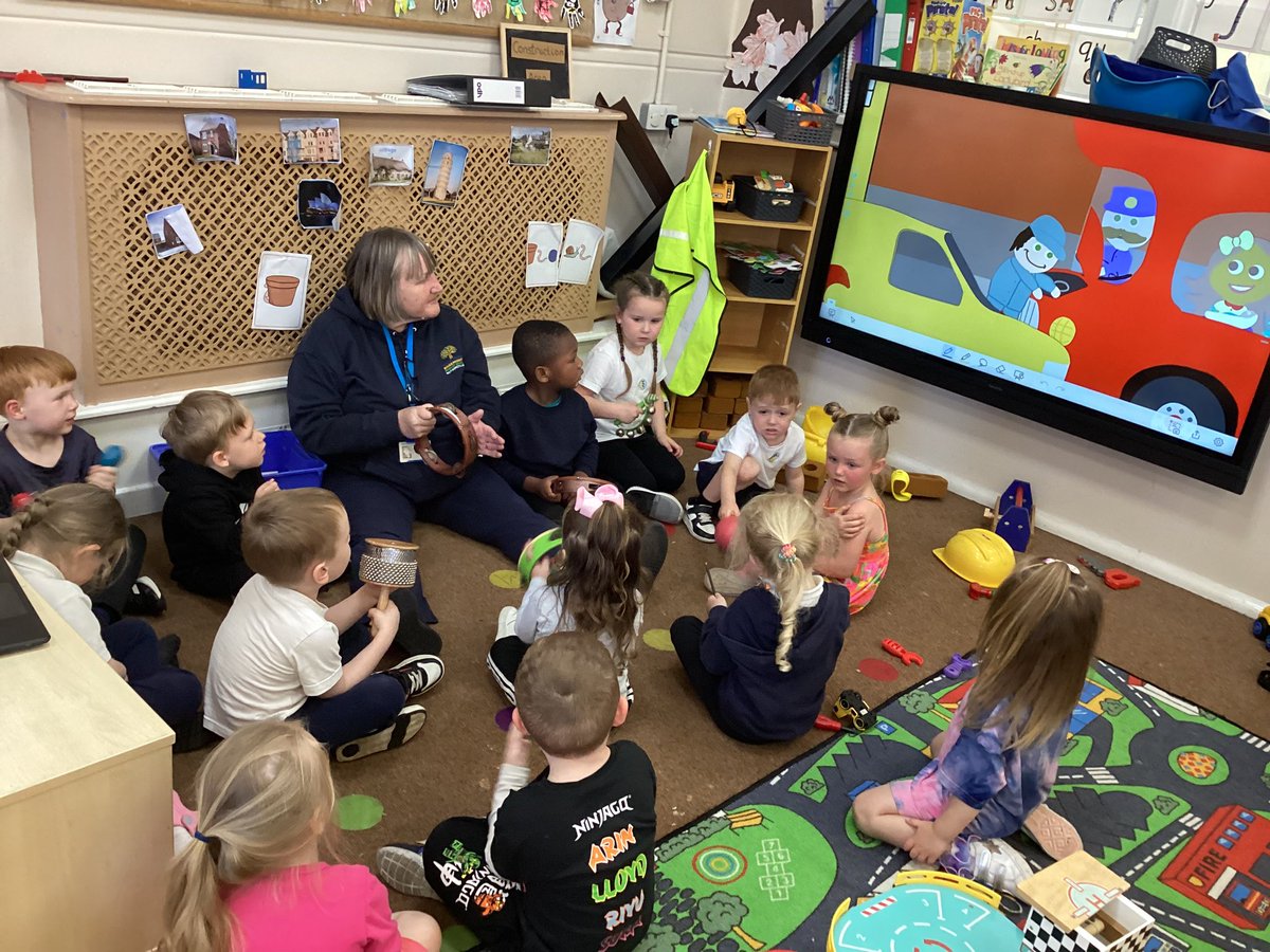 EgremontEYFS's tweet image. Mrs Hodgson’s music group had a fabulous time playing their musical instruments 🥁 🪇along to lots of different nursery rhymes #expressiveartsanddesign
