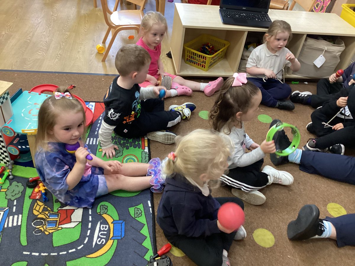 EgremontEYFS's tweet image. Mrs Hodgson’s music group had a fabulous time playing their musical instruments 🥁 🪇along to lots of different nursery rhymes #expressiveartsanddesign