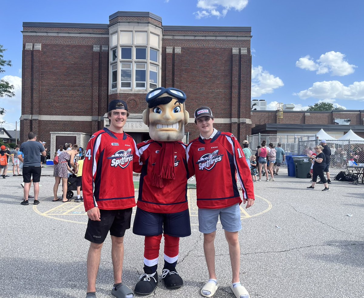 Thank you to Hugh Beaton Public School for having us out at your fun fair yesterday! We had a fantastic time! 

#WindsorSpitfires #CommunityComesFirst