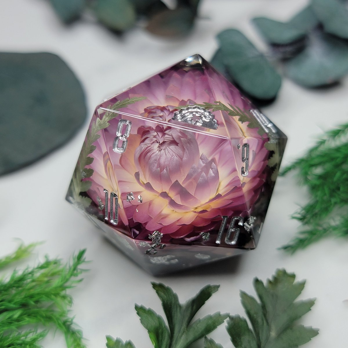 dicedumpling's tweet photo. Quick snap of this floral D20!! The pink and purple gradient is so lovely 🌸 #dice https://t.co/YuKe5DRfDQ