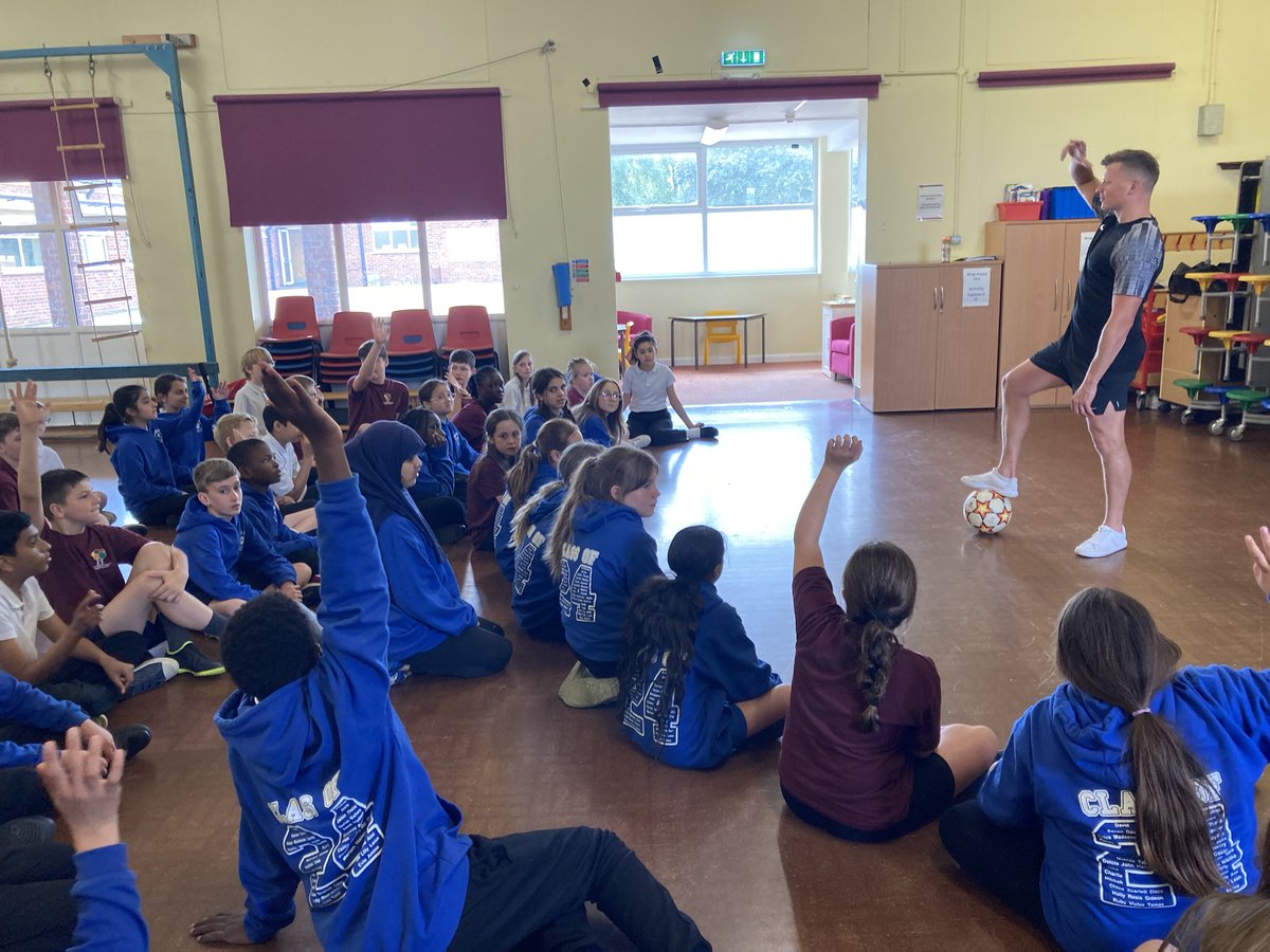 Houldsworth Valley (@hwvpa) on Twitter photo A fantastic day at Houldsworth Valley with <a href="/JamieKnightFS/">Jamie Knight</a> who taught all the pupils some freestyle football moves and impressed us all with his tricks and skills!
#freestylefootball
⚽️ A fantastic day at Houldsworth Valley with <a href="/JamieKnightFS/">Jamie Knight</a> who taught all the pupils some freestyle football moves and impressed us all with his tricks and skills!
#freestylefootball
⚽️