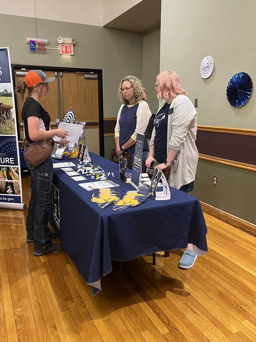 Kansas 4-H tweet media