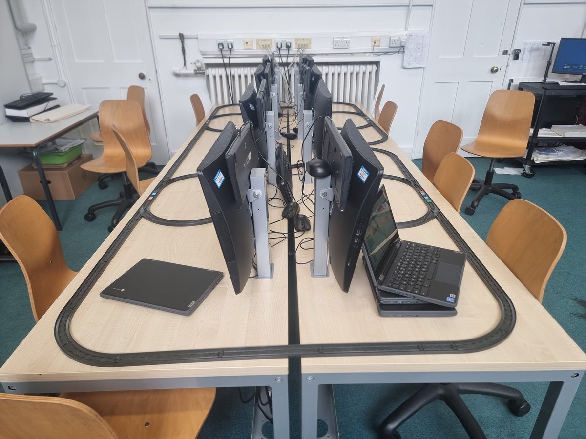 TsuiAllen's tweet photo. Phenomenal @intelino #SmartTrack building by a team of four girls and two boys aged between 8 and 10 who were working together on a cable managed workstation surface measuring 3.2 metres long by 1.4 metres wide... https://t.co/oMLWxjtXWK