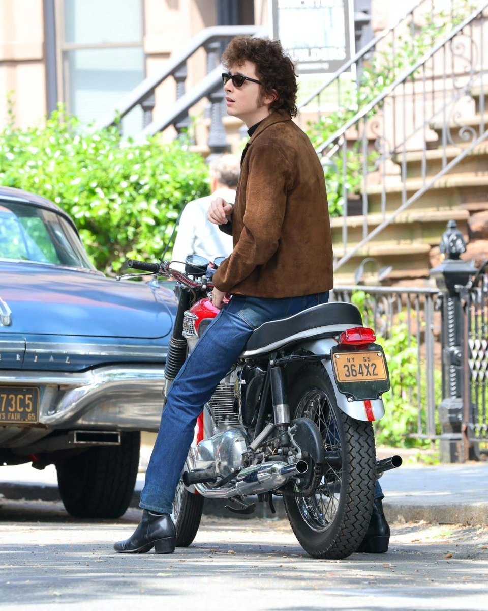 ClubChalamet's tweet photo. I greatly appreciate receiving my own little fan mail here and there from the fandom. It's motivational and inspirational, so thank you🫡! It not fun doing a Google search on Timothée lately, but there are a few  articles that are solely about him, like Footwear News and their extreme interest in Timmy's Chelsea boots that he's seen wearing in this BTS image from A Complete Unknown. 

Read more of what I wrote to CC followers here: https://t.co/xPmVDDtAwE

#TimothéeChalamet
