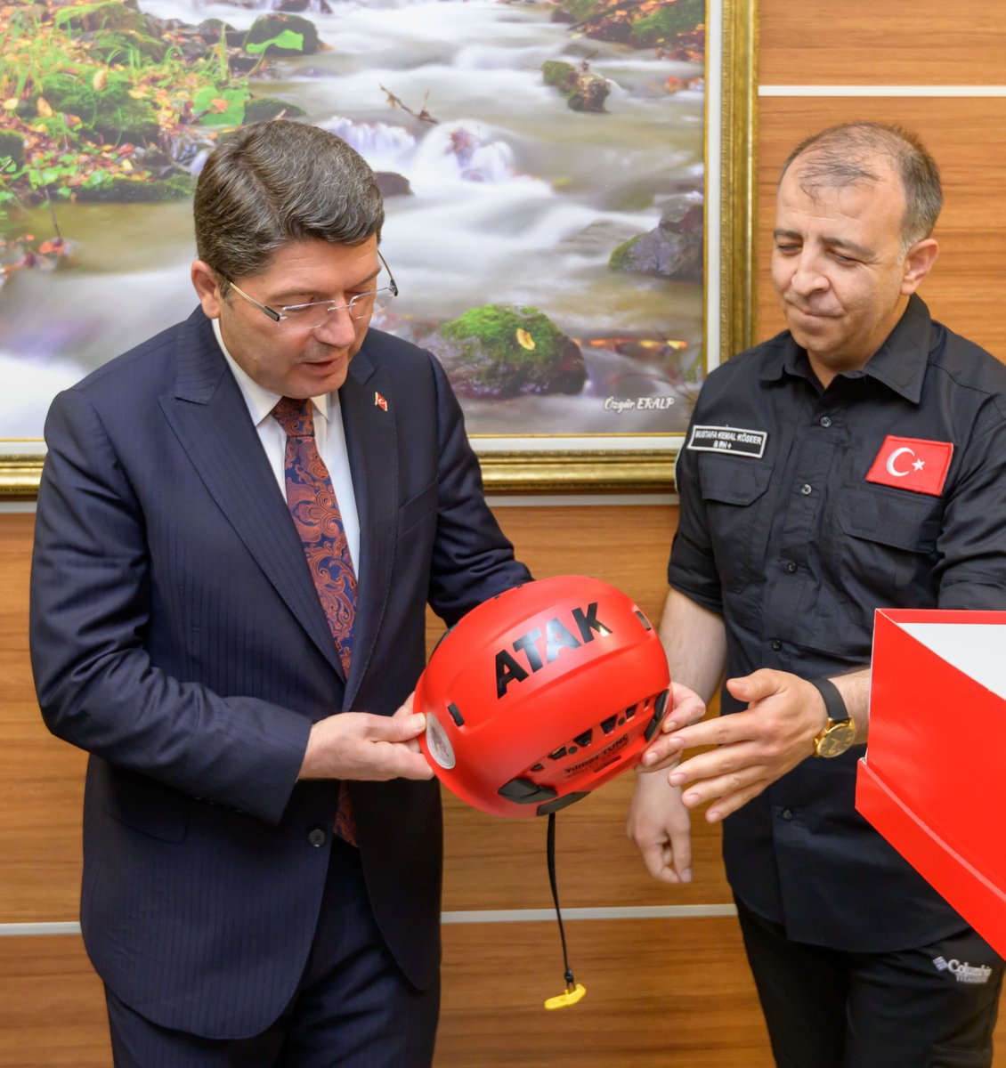 yilmaztunc's tweet photo. 6 Şubat depremlerinde #Bolu Adli ve İdari Yargı Mahkemelerinde görev alan AFAD gönüllüsü çalışanlarımızın kurduğu Bolu ATAK (Bolu Adalet Teşkilatı Arama ve Kurtarma Derneği) mensuplarıyla bir aradaydık.

Toplumsal olaylarda milletçe gösterdiğimiz birlik, beraberlik ve fedakarlığın en güzel örneklerinden birini oluşturan Bolu ATAK’a çok teşekkür ediyor, bu anlamlı yolda başarılar diliyorum.