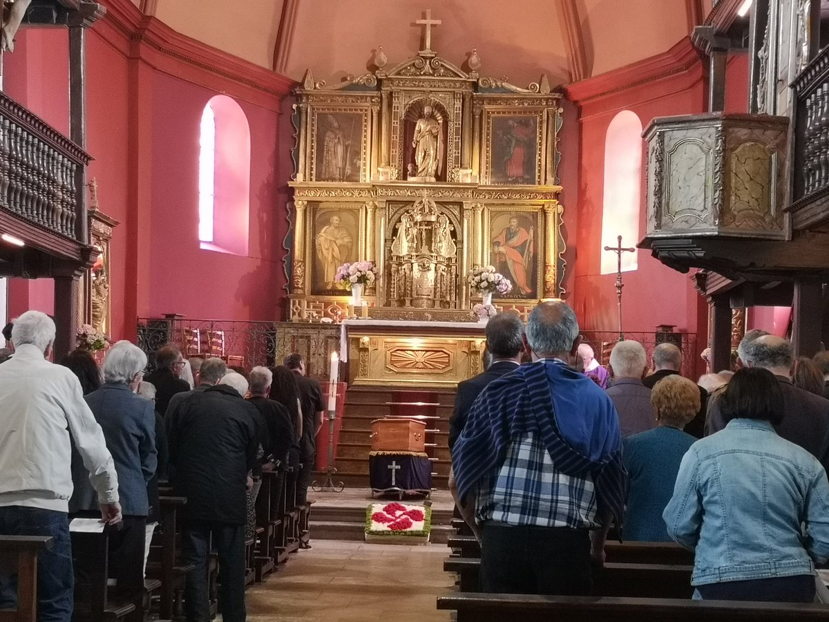 Azken agurra eman diote Erramun Baxok «euskaltzale nekaezinari», Milafrangan.

Euskararen alde egin zuen lana goraipatu, eta egoera zailen aitzinean zuen «jarrera baikorra» goraipatu dute euskalgintzako kideek.

Ohorezko euskaltzaina zen, eta EKEko buru izan zen 1990-2005 artean.