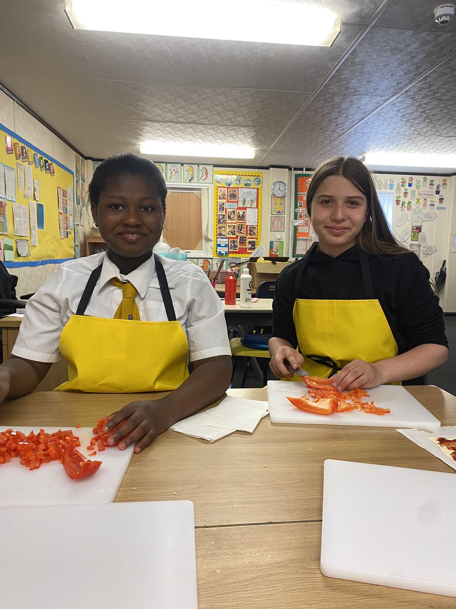 missokinloch's tweet photo. Pizza making in P7 this afternoon 🍕🫑🧀👩‍🍳 @StFrancis_PS https://t.co/lFbnqbiKWa