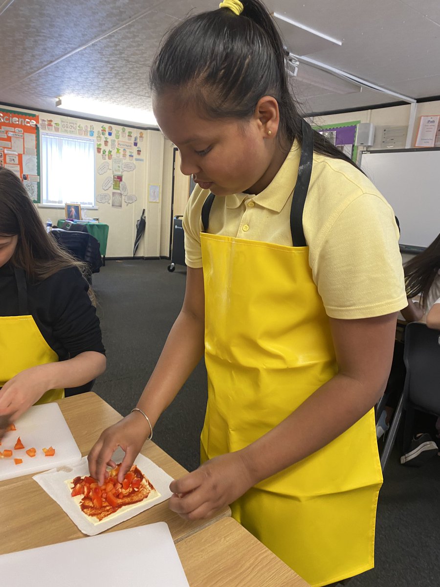 missokinloch's tweet photo. Pizza making in P7 this afternoon 🍕🫑🧀👩‍🍳 @StFrancis_PS https://t.co/lFbnqbiKWa