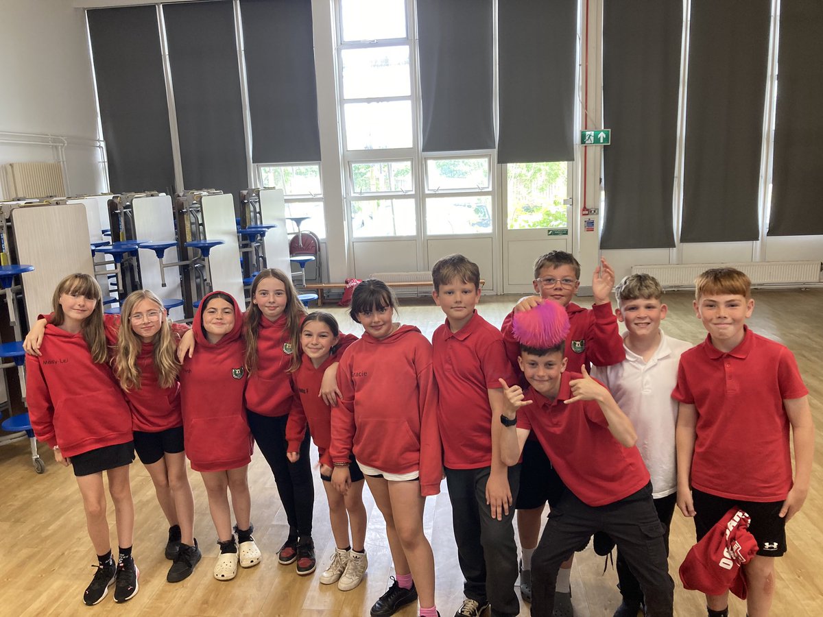 UrddCaerdyddFro's tweet photo. Diolch yn fawr i fl.6 Ysgol @CoedYGof am y croeso cynnes yn ystod eu prynhawn pontio 😎

Edrych ymlaen i’ch gweld chi’n fuan! 🙌

Many thanks to those from Year 6 in Ysgol Coed-y-Gof for their warm welcome during the transition afternoon😎

Looking forward to see you soon🤩 https://t.co/Ezd7gIEfON