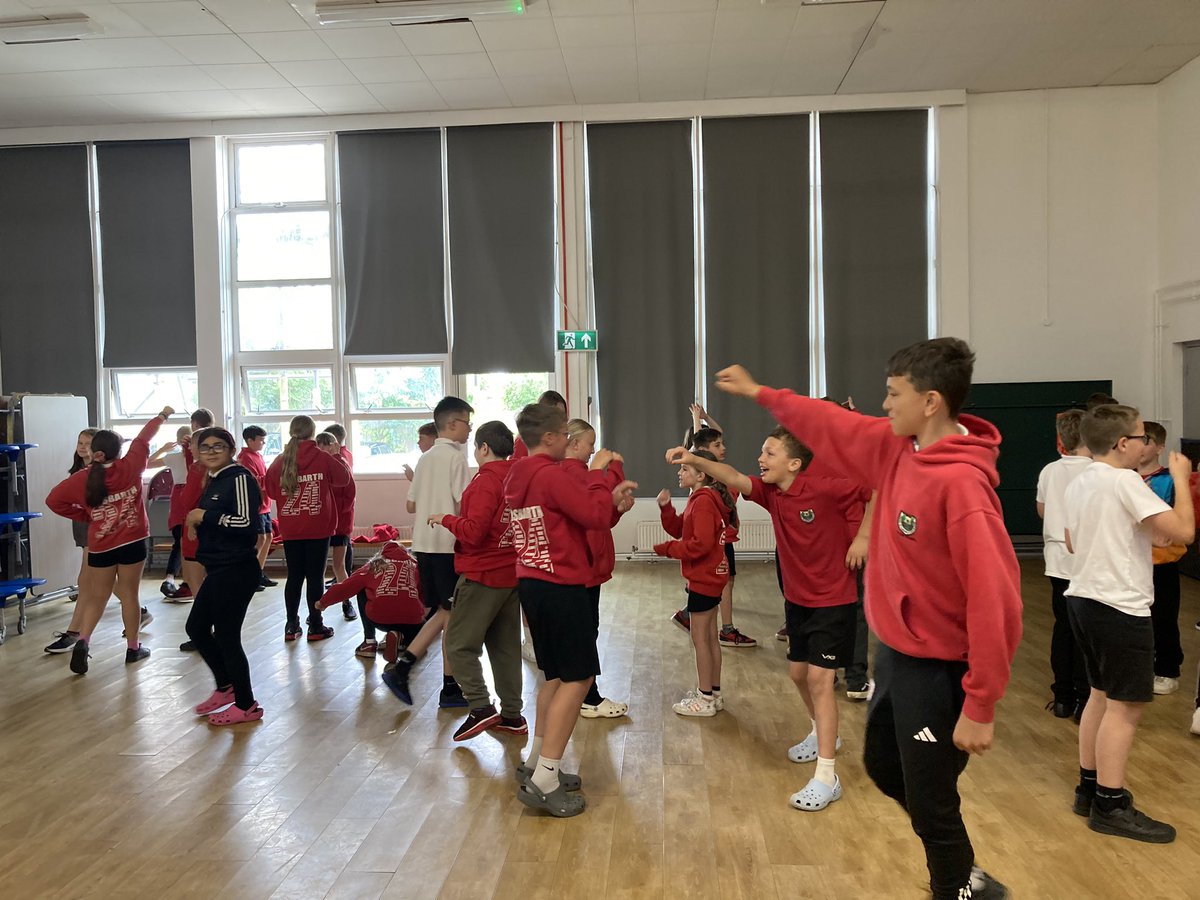 UrddCaerdyddFro's tweet photo. Diolch yn fawr i fl.6 Ysgol @CoedYGof am y croeso cynnes yn ystod eu prynhawn pontio 😎

Edrych ymlaen i’ch gweld chi’n fuan! 🙌

Many thanks to those from Year 6 in Ysgol Coed-y-Gof for their warm welcome during the transition afternoon😎

Looking forward to see you soon🤩 https://t.co/Ezd7gIEfON