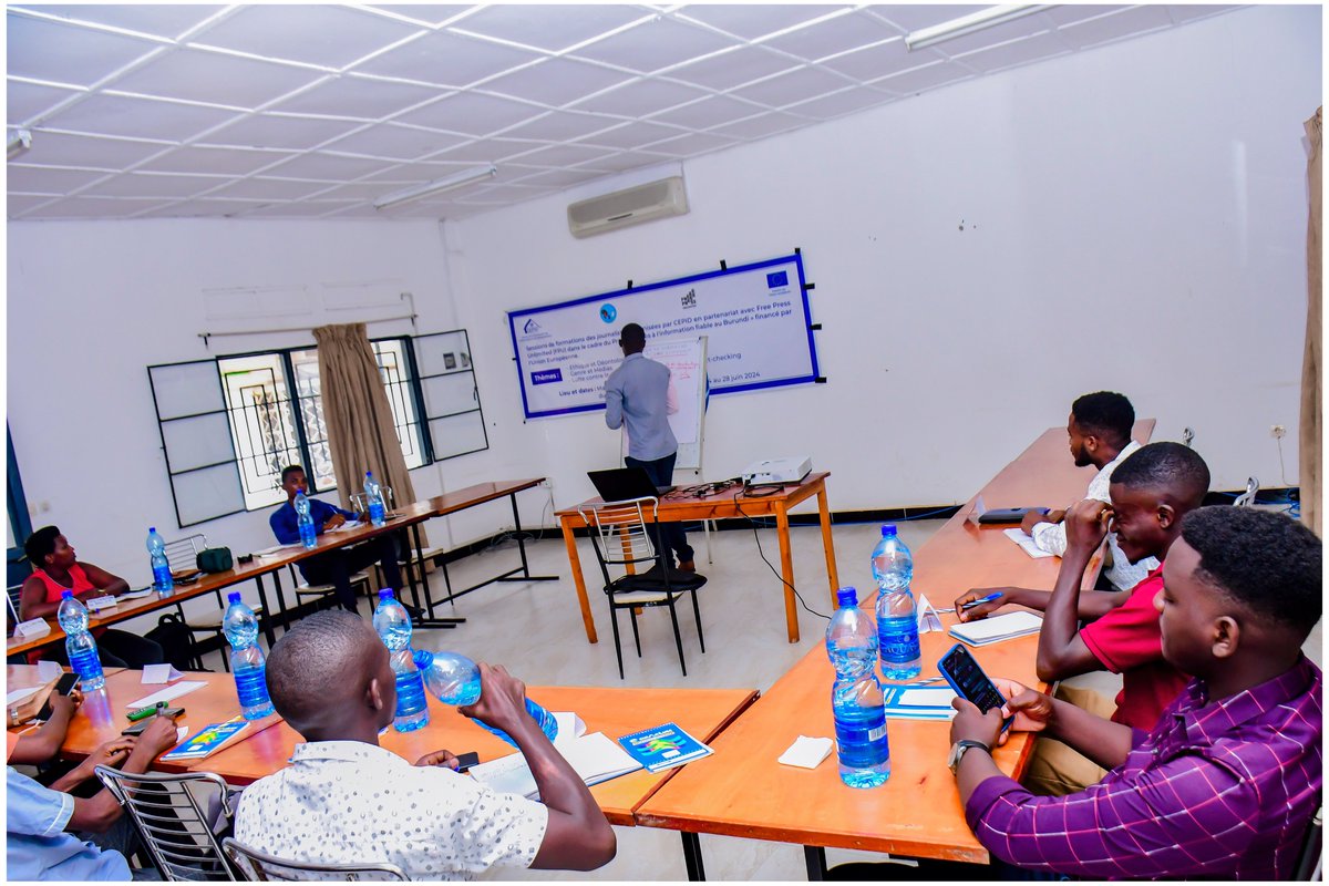 EmeryDushime's tweet photo. #Burundi: DeuxiĂšme semaine de formation au Centre pour la Promotion de lâInformation et du DĂ©veloppement #CEPID : plongĂ©e passionnante dans #GenresetMĂ©dias https://t.co/GOewWXf7ch https://t.co/flJGqzI4eK
