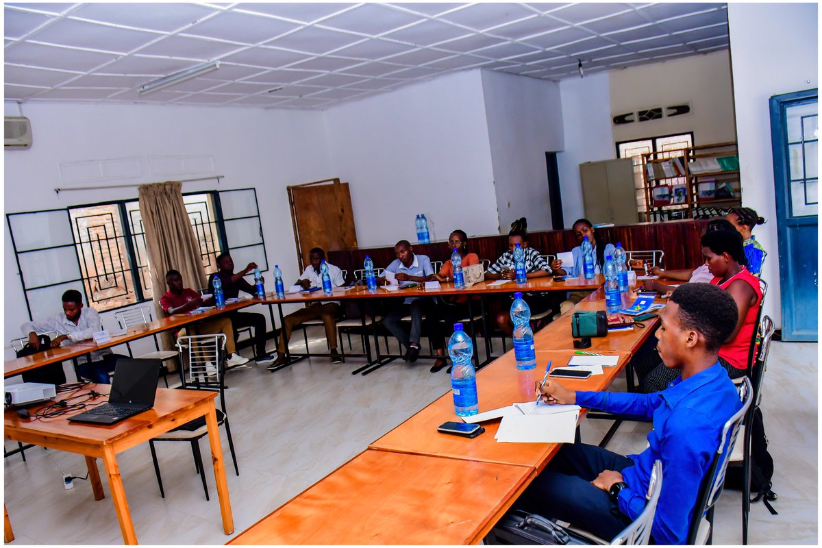 EmeryDushime's tweet photo. #Burundi: DeuxiĂšme semaine de formation au Centre pour la Promotion de lâInformation et du DĂ©veloppement #CEPID : plongĂ©e passionnante dans #GenresetMĂ©dias https://t.co/GOewWXf7ch https://t.co/flJGqzI4eK