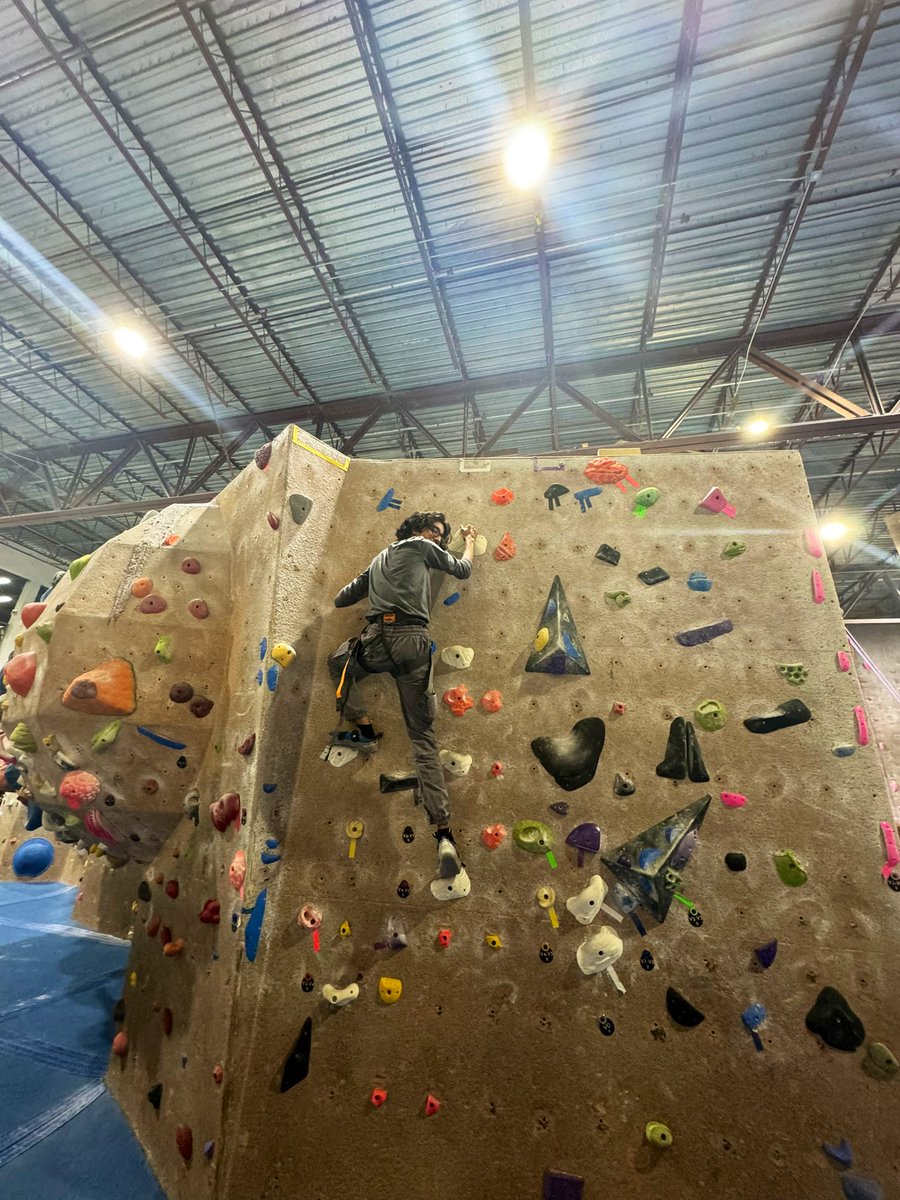 Biomech_UM's tweet photo. We had a great time in our lab activity doing rock climbing 🧗

Excellent opportunity to show that our skills are not just in the lab. Thank you to all lab member for participating.

@umiamiengineer https://t.co/8uedoF4WUm