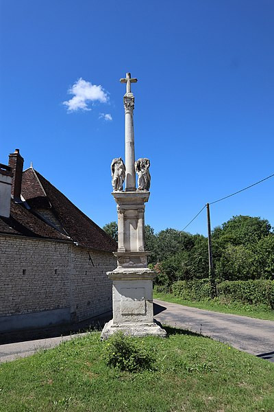 MonumentumFr's tweet photo. Croix-calvaire à #Lasson (#Yonne) Croix-calvaire : classement par arrêté du 10 juin 1938.
Suite 👉 https://t.co/jna4yctscI
#Patrimoine #MonumentHistorique https://t.co/WTjcVwSBTc
