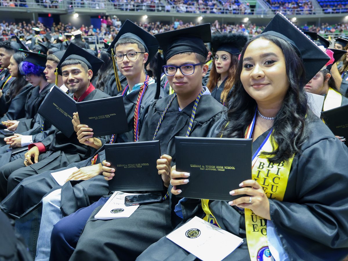 SAISD's tweet photo. 🎉 Congratulations to our Edison High School graduates who walked the stage yesterday at Freeman Coliseum!
🎉 ¡Felicidades a nuestros graduados de Edison High School que cruzaron el escenario ayer en el Freeman Coliseum!
#SAISDFamilia #SAISDGraduation #Classof2024 https://t.co/CQ7oV88und