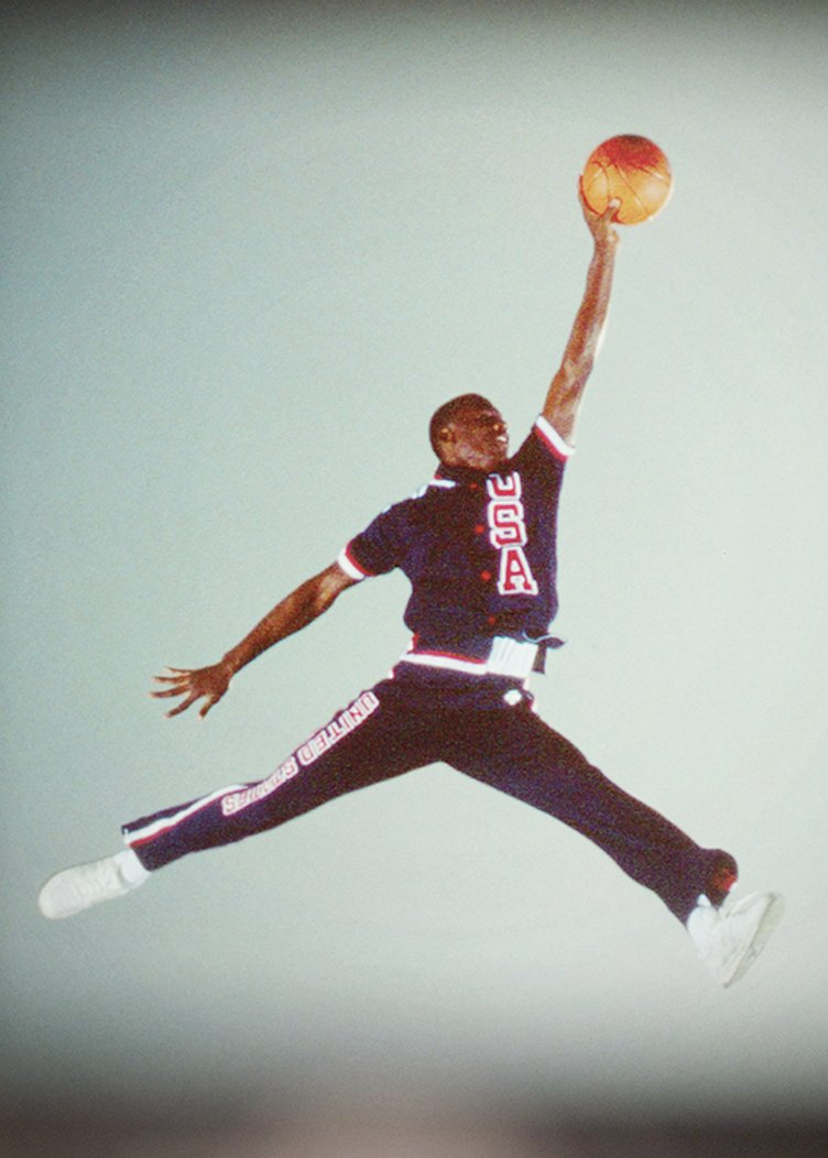 brendandunne's tweet image. Nike copied his Jumpman photo 40 years ago. Co Rentmeester still isn't over it.

Here's the real history of the Air Jordan logo: complex.com/sneakers/a/bre…