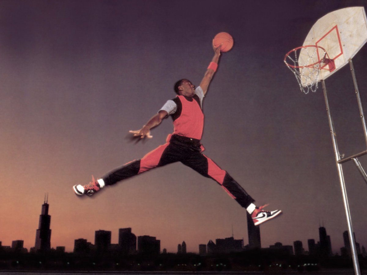 brendandunne's tweet image. Nike copied his Jumpman photo 40 years ago. Co Rentmeester still isn't over it.

Here's the real history of the Air Jordan logo: complex.com/sneakers/a/bre…