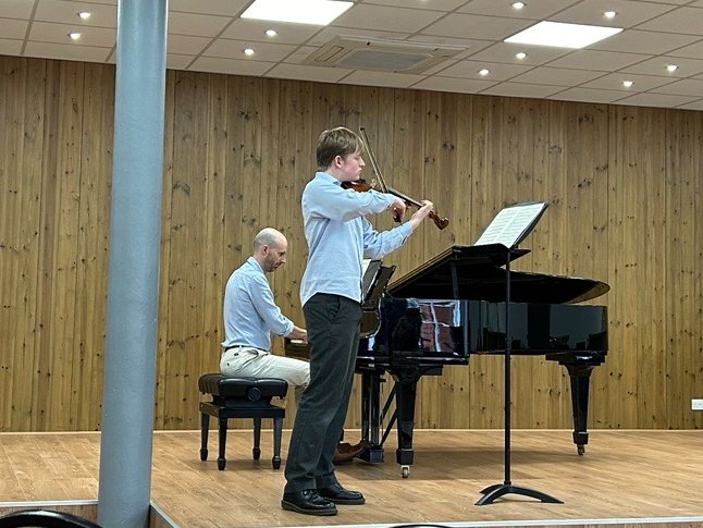 A lovely #LunchtimeConcert <a href="/AlleynsSchool/">Alleyn's School</a> today full of passionate performances. A great beginning to the weekend. #AlleynsMusic #AlleynsCoCurricular #AlleynsCreativity