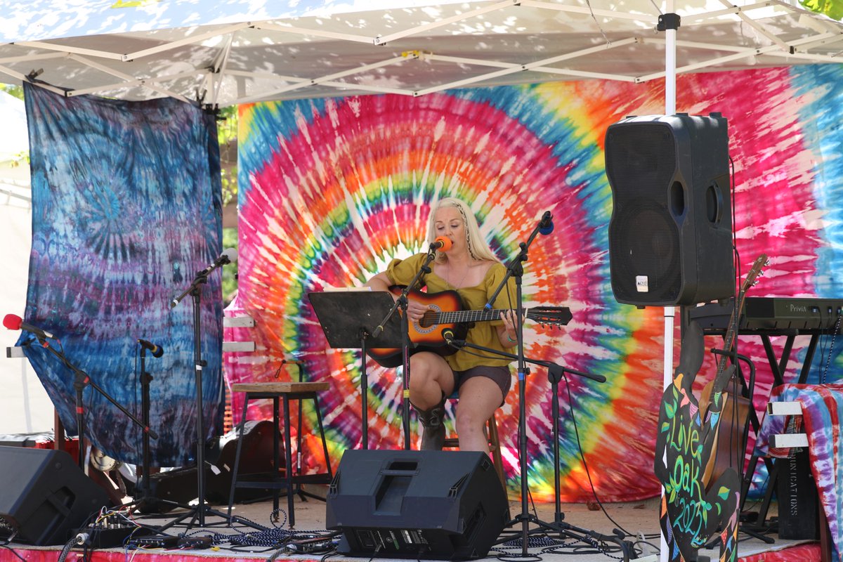 7 days to go! 🎤 Sign up daily at the Open Mic Stage sound booth to showcase your musical talents. Slots fill up quickly! #LiveOakMusicFest #KCBX #OpenMic liveoakfest.org/open-mic

Event Dates: June 14-16, 2024