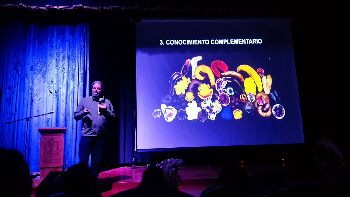 IniciativAndina's tweet photo. Stef De Haan ( @StefdeHaan1 ) hoy en Ayacucho -Perú presentando sobre la Conservación Integrada de la Agrobiodiversidad, todo esto en el desarrollo del Curso Universitario de Investigación en Agroecología Andina.

🌱🍃🏔️ https://t.co/PyIGfCUhcm