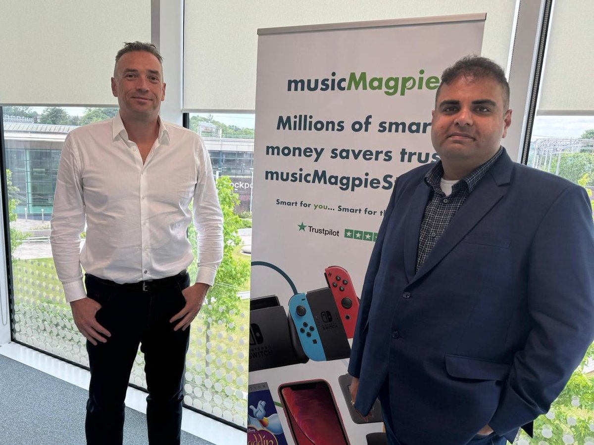 It was great to speak to Steve Oliver from musicMagpie, which is a leading refurbished electronics company and large employer based here in Stockport 📱♻️

We discussed the economic and environmental benefits of repaired electronics and the creation of skilled jobs in Stockport.