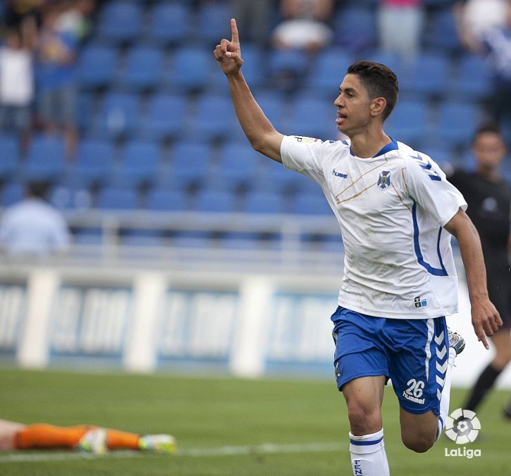 CDTOficial's tweet photo. Del #CDTenerife a la @EURO2024 🏴󠁧󠁢󠁳󠁣󠁴󠁿 ➡️ 🇪🇦.

¡Enhorabuena, @AyozePG 👏! Orgullo #blanquiazul ⚪🔵.

#VamosEspaña #EURO2024 #YoSoyElTenerife https://t.co/EZ7Wg8vzSj