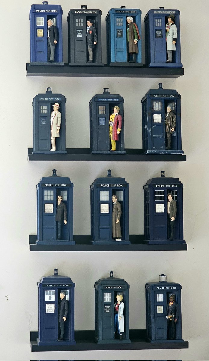 ChallisWho's tweet image. Update! I finally got round to getting a replacement 12th Doctor figure! So now he is stood proudly in his (custom painted) Tardis!