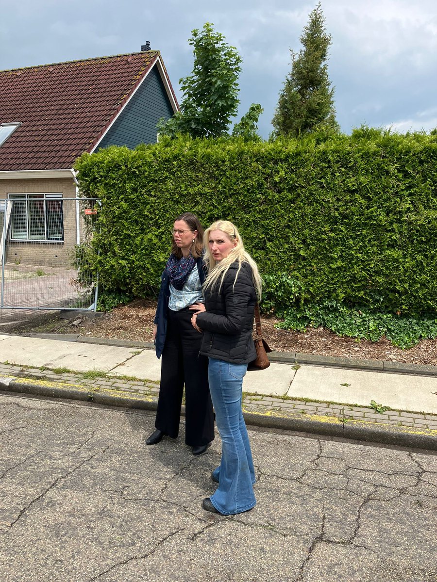mirjambikker's tweet photo. Vandaag naar Ten Boer en Overschild. De afhandeling van schade, de versterking van woningen in het aardgasgebied, verduurzaming, er is nog heel veel te doen. 

Maar vandaag vooral aantal frustrerende schrijnende  verhalen gehoord van onuitlegbare traagheid en verschillen. https://t.co/oueSerglwO