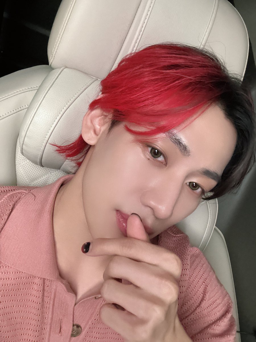 BAMBAMxBAMMIE's tweet photo. [#BBPIC📸]
⠀
❤️레드 = 뱀뱀 = 환상❤️
뱀이 사진 그만 줘.. 아니 더 줘..

📝매주 금요일 뱀이 보고 설레기.
이번 주 숙제 끝.💓

#뱀뱀 #BamBam https://t.co/ZgSBuQVwSs