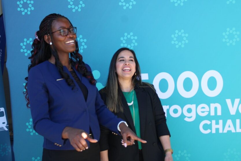 EdmontonGlobal's tweet photo. big step for the 5,000 H2 Vehicle Challenge!  👏

@VTC_Canada announced a H2/CNG service bay in #YEG. A first-of-its-kind for AB, this facility will provide the infrastructure needed to get 5,000 H2 or dual-fuel vehicles in 🇨🇦 in 5 years.

https://t.co/qK335OK8PK

#5000hydrogen https://t.co/uyJUYTtgqY