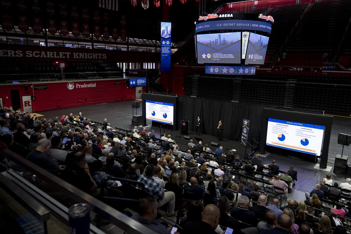 SecretService's tweet photo. The Secret Service Newark Field Office and National Threat Assessment Center hosted a NJ School Safety Seminar to share strategies for preventing targeted violence in schools and enhancing national safety efforts at schools, workplaces and religious locations.

#EaglesAct #NTAC https://t.co/JFvJkuKgiN