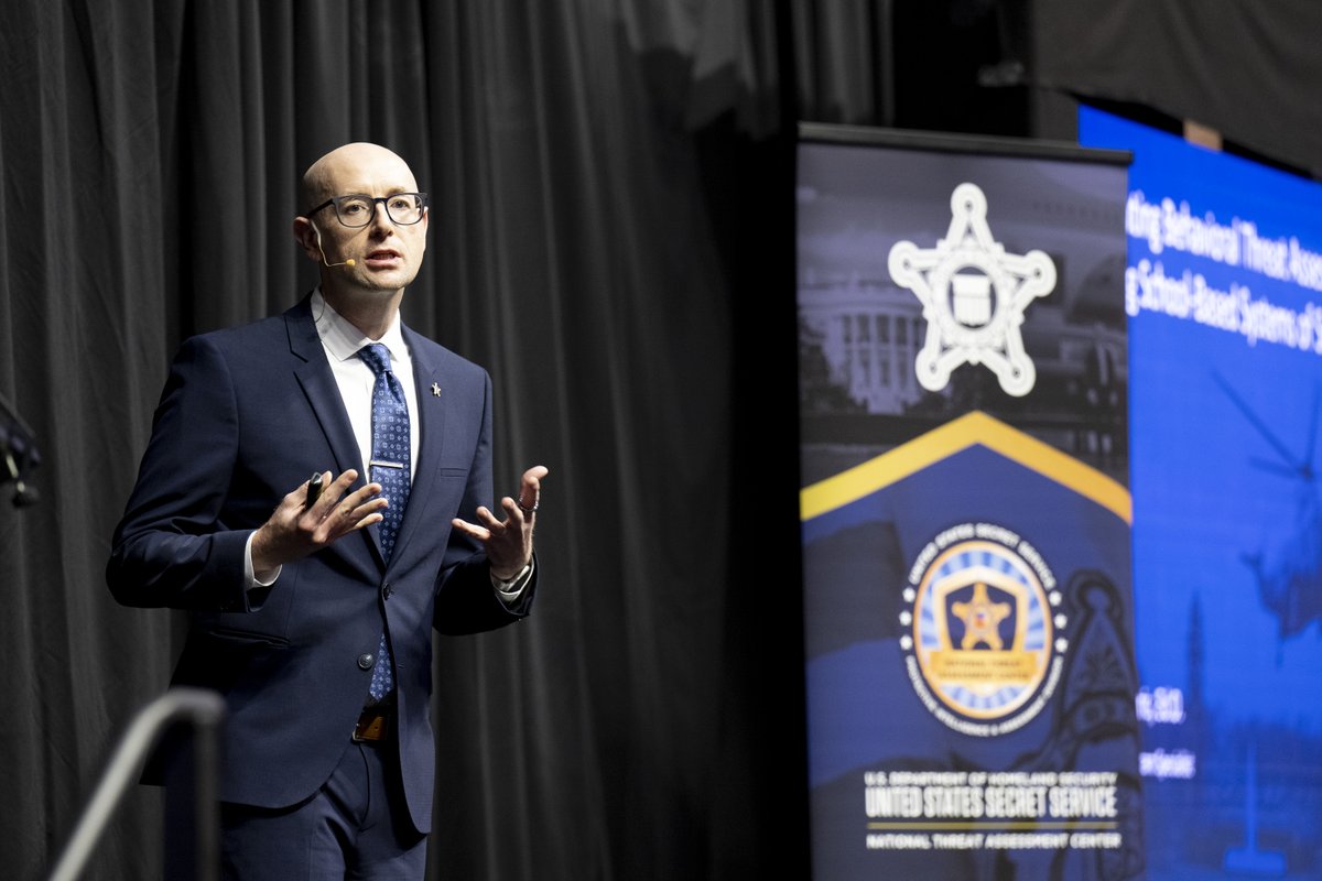 SecretService's tweet photo. The Secret Service Newark Field Office and National Threat Assessment Center hosted a NJ School Safety Seminar to share strategies for preventing targeted violence in schools and enhancing national safety efforts at schools, workplaces and religious locations.

#EaglesAct #NTAC https://t.co/JFvJkuKgiN