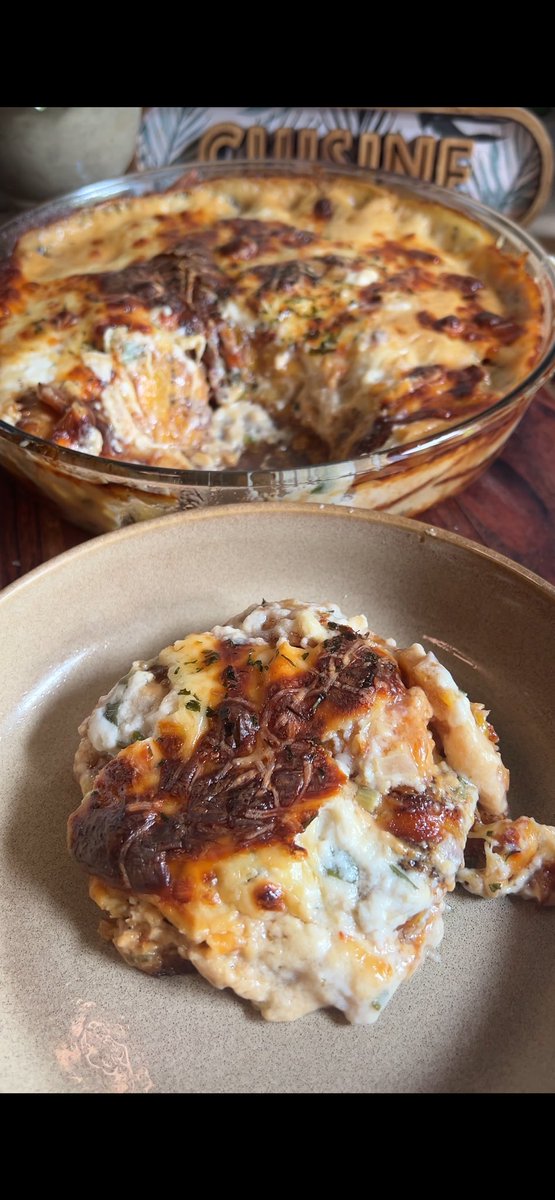 poum__'s tweet photo. je vous partage mon gratin de bananes jaunes frites🥰 AKA le meilleur gratin du monde. dsl pour ceux qui sont au régime on est pas ensemble. 
(recette dispo sur les liens en commentaires 🫶🏽) https://t.co/V4FsJ9lYbJ