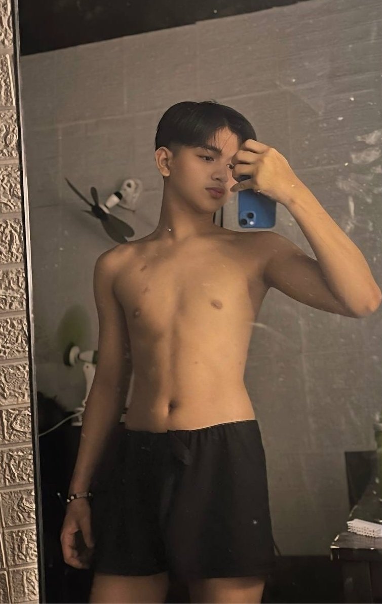 chanqt18's tweet photo. :< https://t.co/EsrSrjEAAh