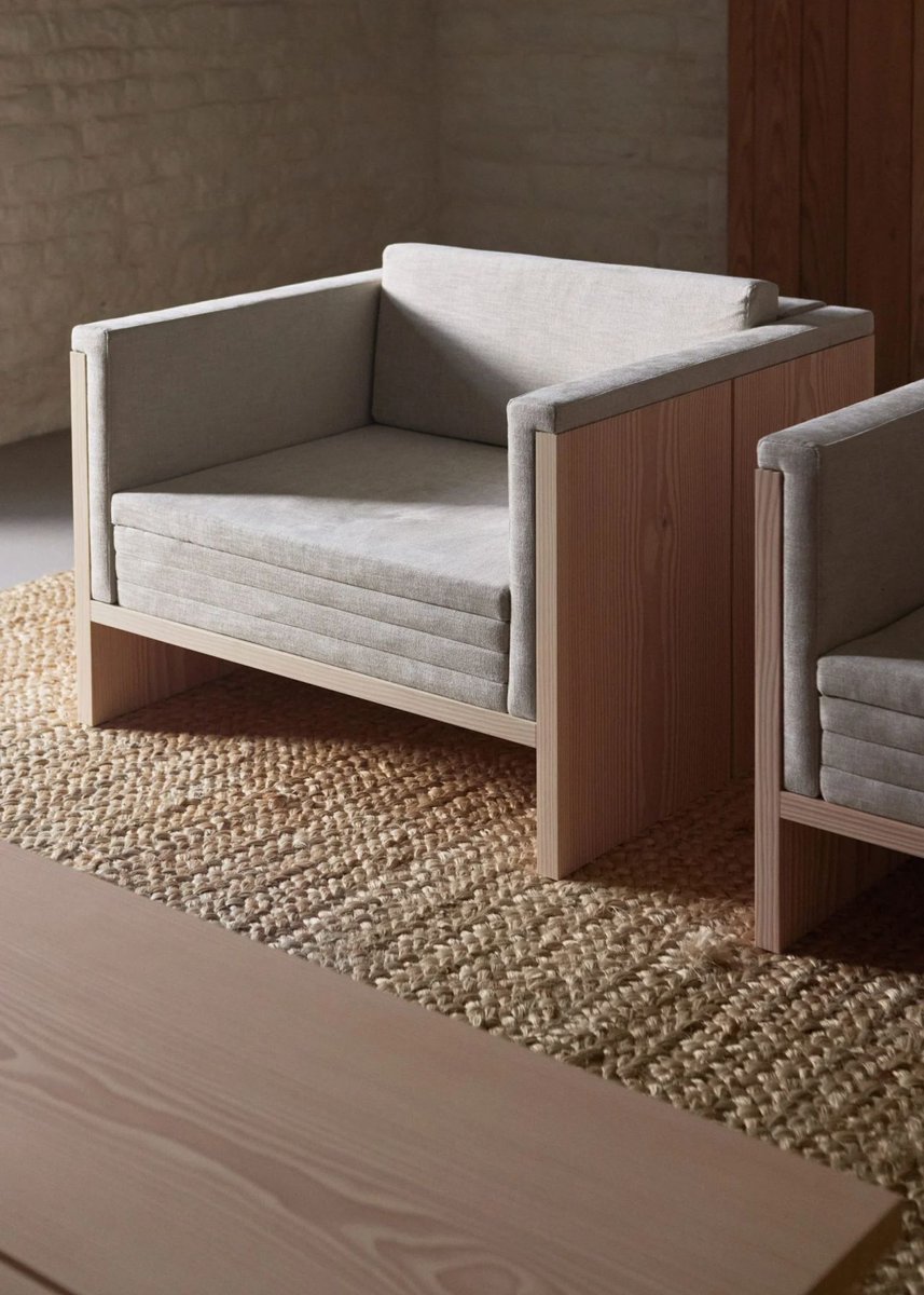 TNInteriors_'s tweet photo. British designer John Pawson has created a collection of bespoke wooden furniture for Danish manufacturer and long-term collaborator Dinesen 🪵

Check out the full article on Dezeen 👉 https://t.co/ize9lkOVpY

#interiors #interiordesign #furniture #furnituredesign https://t.co/FrHDEx0k36